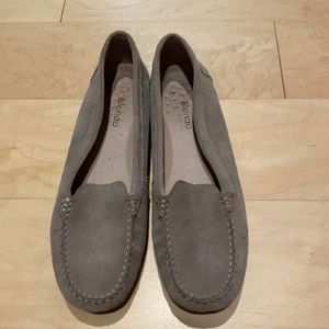 Blondo Waterproof Loafers, size 8.5